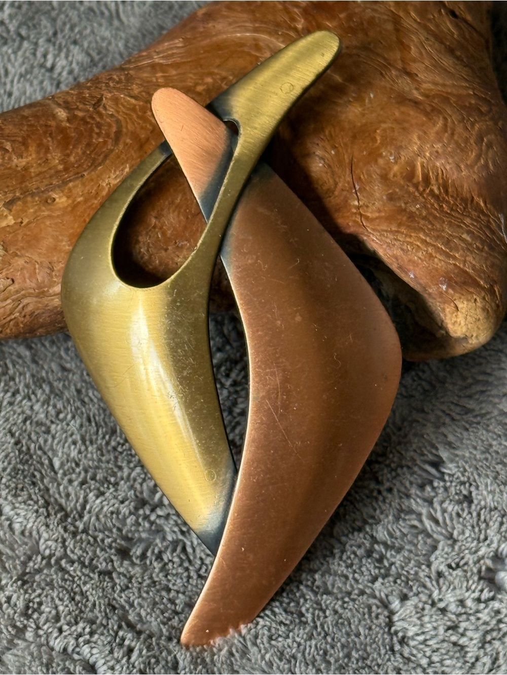 Vintage Kim Craftsmen modernist copper and brass boomerang pin, signed. MCM - Picture 5 of 10